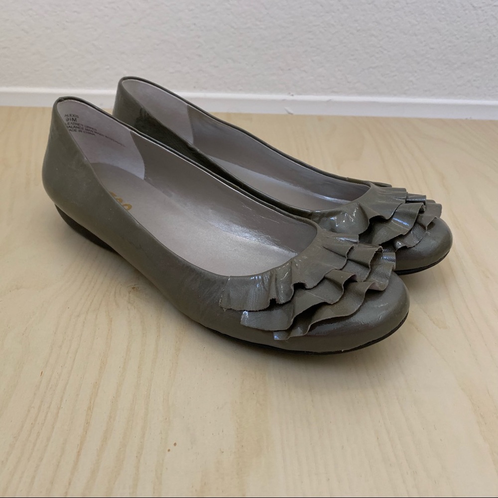 ME Too Ballerina Gray Ruffle Flats 9.5M